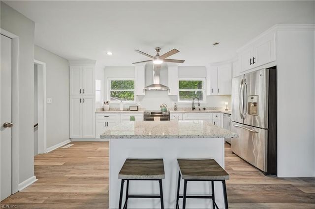 220 Manchester DR, Hampton, VA 23666