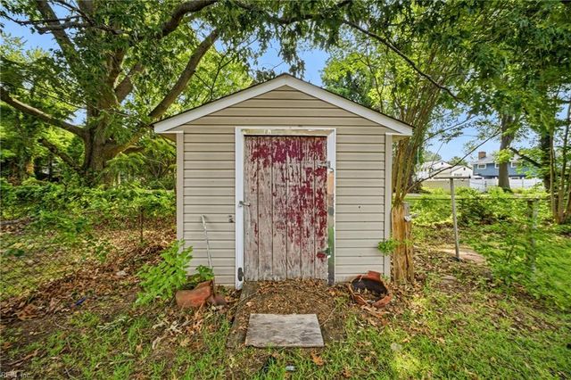 220 Manchester DR, Hampton, VA 23666