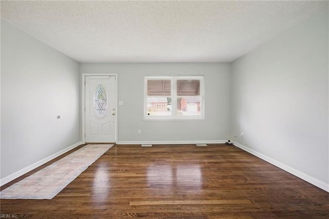 220 Manchester DR, Hampton, VA 23666