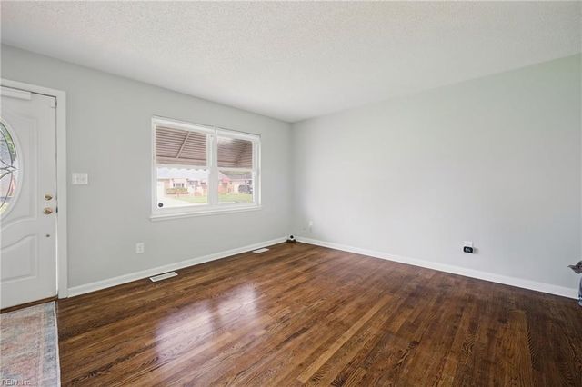 220 Manchester DR, Hampton, VA 23666