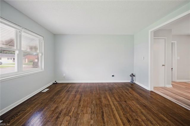 220 Manchester DR, Hampton, VA 23666