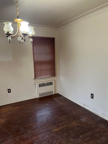 615 N Michigan Avenue, Howell, MI 48843