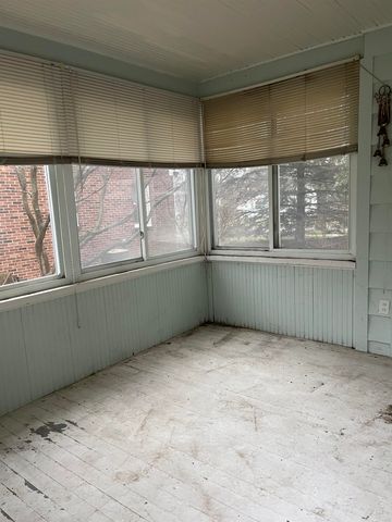 615 N Michigan Avenue, Howell, MI 48843