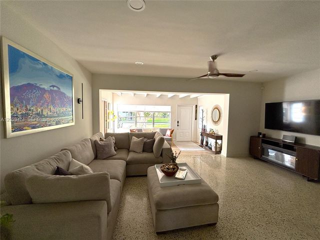 510 Raven Ave, Miami Springs, FL 33166
