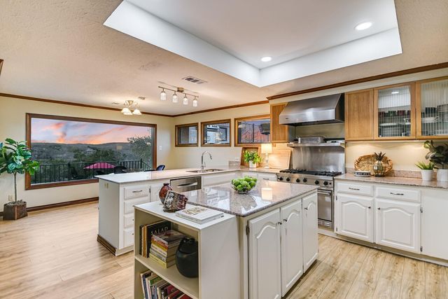 2006 Wychwood DR, Austin, TX 78746