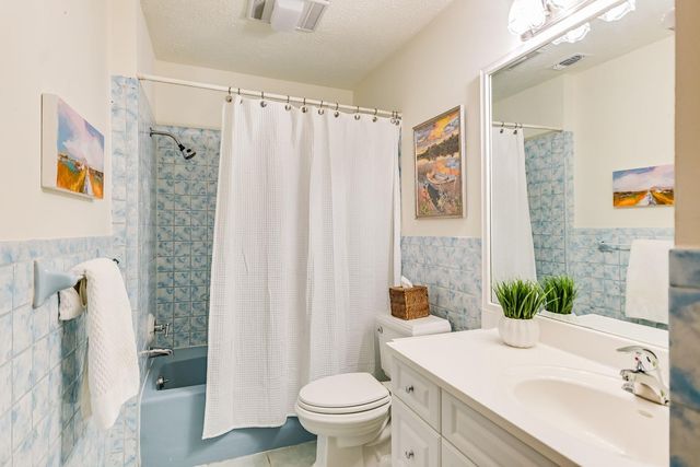 2006 Wychwood DR, Austin, TX 78746