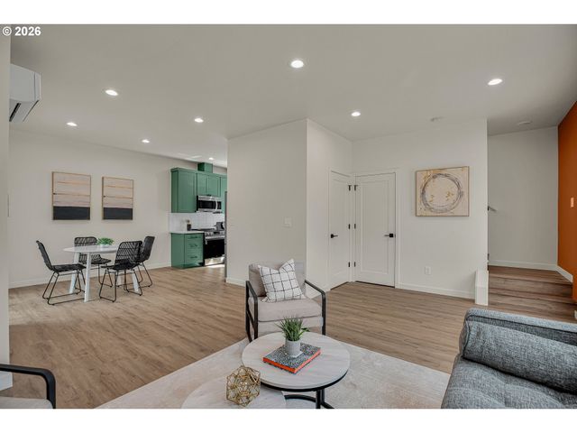 8073 Se Carlton St, Portland, OR 97206