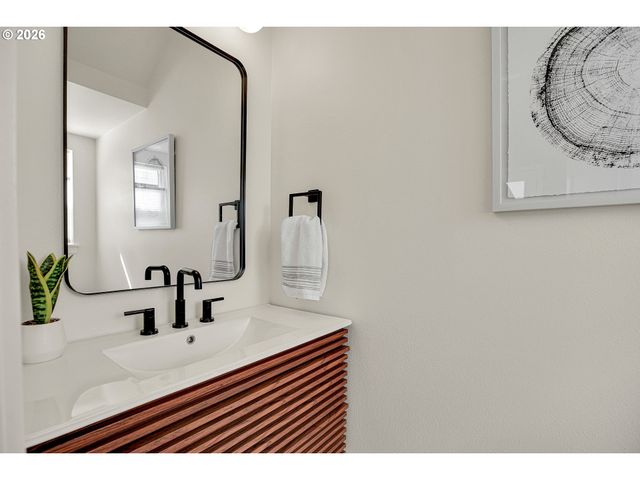 8073 Se Carlton St, Portland, OR 97206