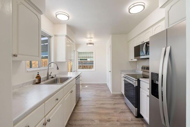 921 Hall Street, San Carlos, CA 94070