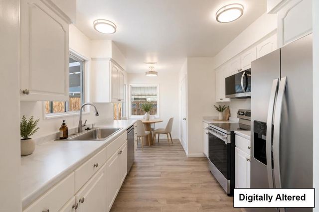 921 Hall Street, San Carlos, CA 94070