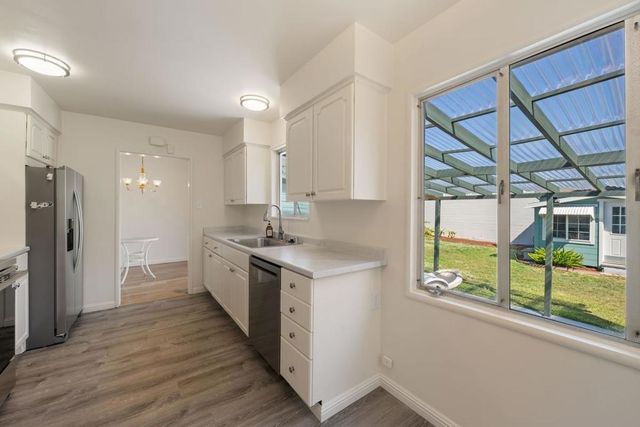 921 Hall Street, San Carlos, CA 94070