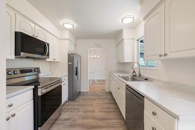 921 Hall Street, San Carlos, CA 94070