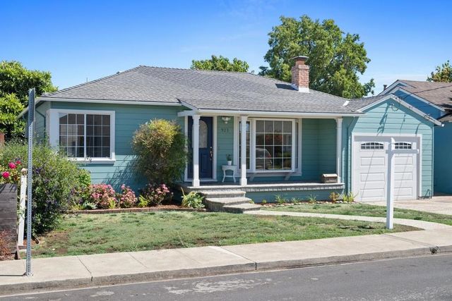921 Hall Street, San Carlos, CA 94070