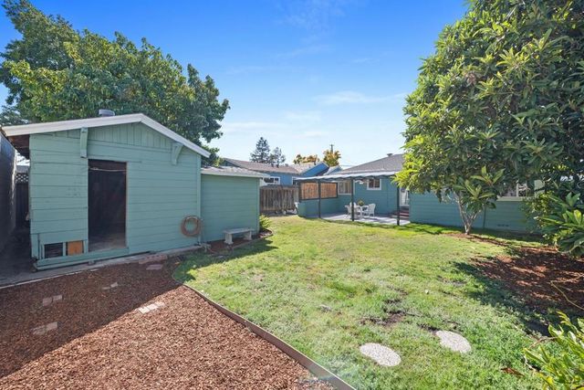 921 Hall Street, San Carlos, CA 94070