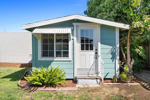 921 Hall Street, San Carlos, CA 94070
