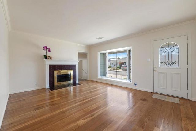 921 Hall Street, San Carlos, CA 94070