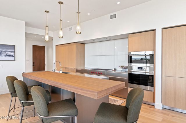 5000 N CAMELBACK RIDGE Drive 302, Scottsdale, AZ 85251