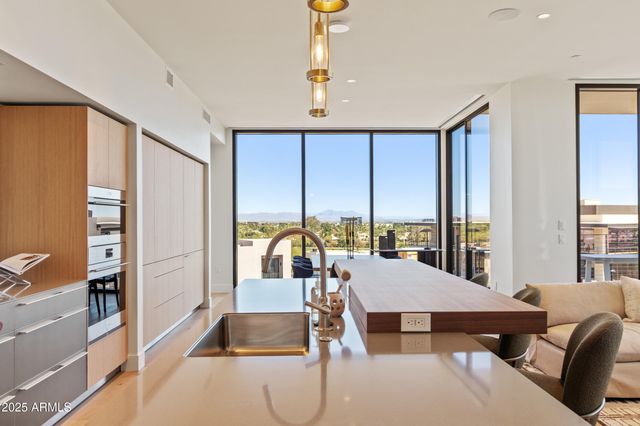 5000 N CAMELBACK RIDGE Drive 302, Scottsdale, AZ 85251