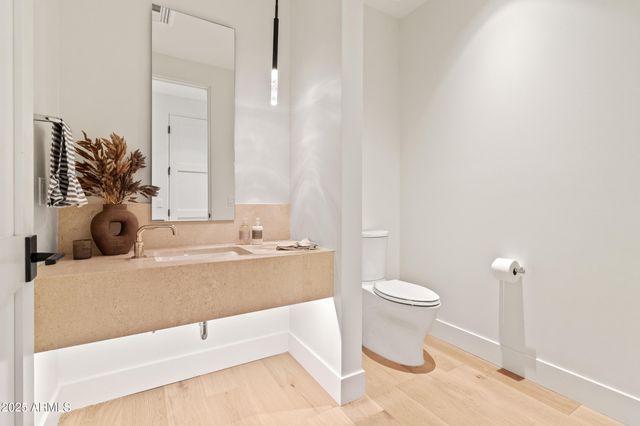 5000 N CAMELBACK RIDGE Drive 302, Scottsdale, AZ 85251