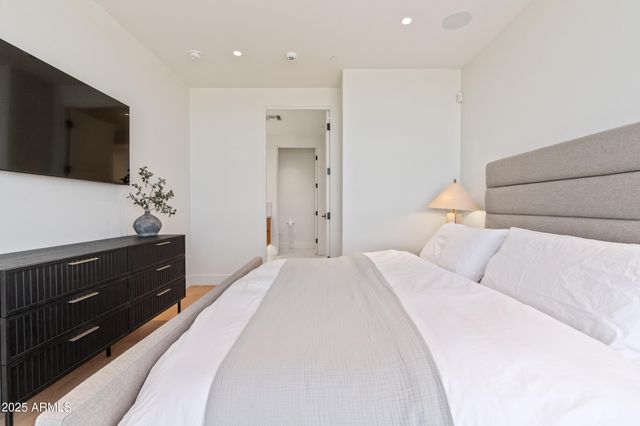 5000 N CAMELBACK RIDGE Drive 302, Scottsdale, AZ 85251