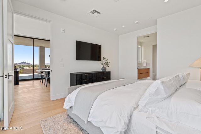 5000 N CAMELBACK RIDGE Drive 302, Scottsdale, AZ 85251