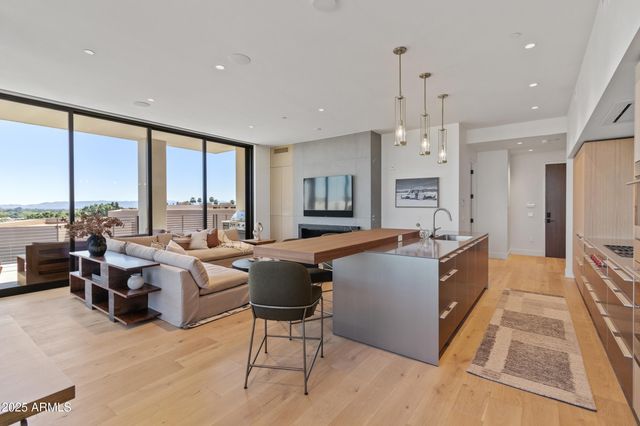 5000 N CAMELBACK RIDGE Drive 302, Scottsdale, AZ 85251