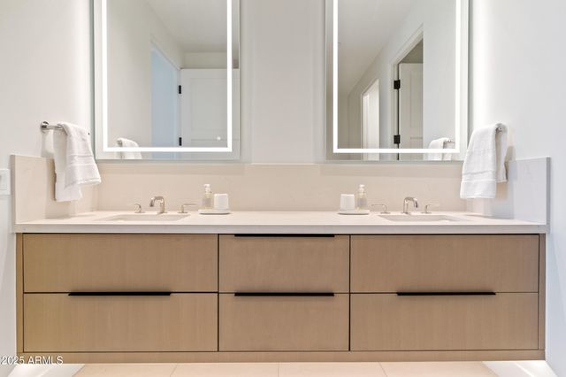 5000 N CAMELBACK RIDGE Drive 302, Scottsdale, AZ 85251