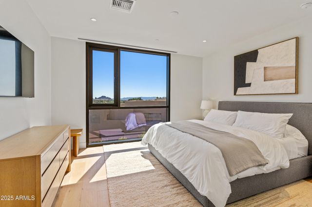 5000 N CAMELBACK RIDGE Drive 302, Scottsdale, AZ 85251