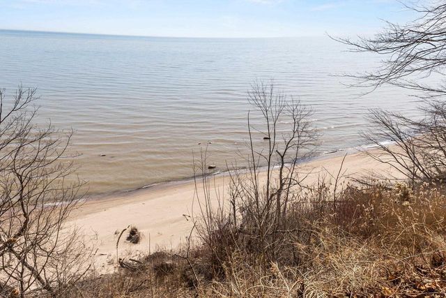 3607 S 10th Street, Manitowoc, WI 54220