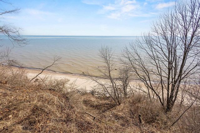 3607 S 10th Street, Manitowoc, WI 54220