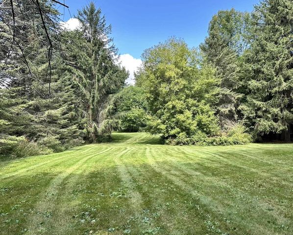 3607 S 10th Street, Manitowoc, WI 54220