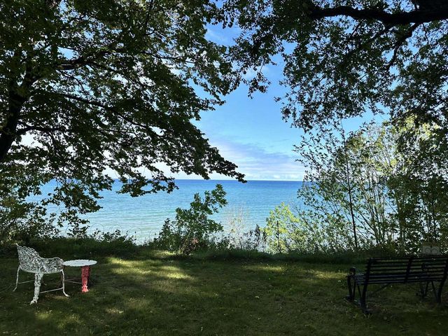 3607 S 10th Street, Manitowoc, WI 54220