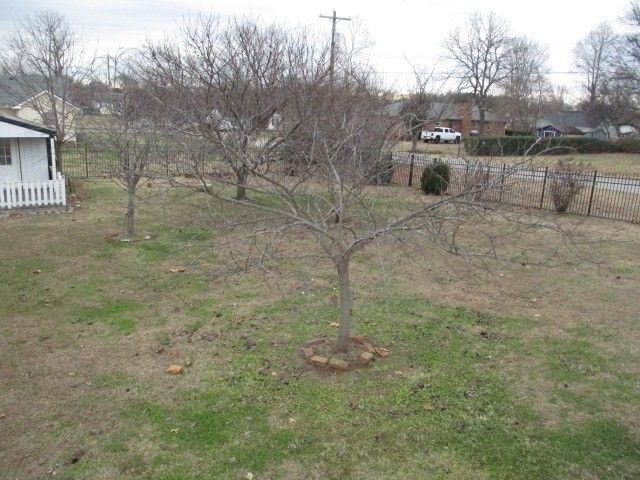 1200 Woodvale Dr, Gallatin, TN 37066