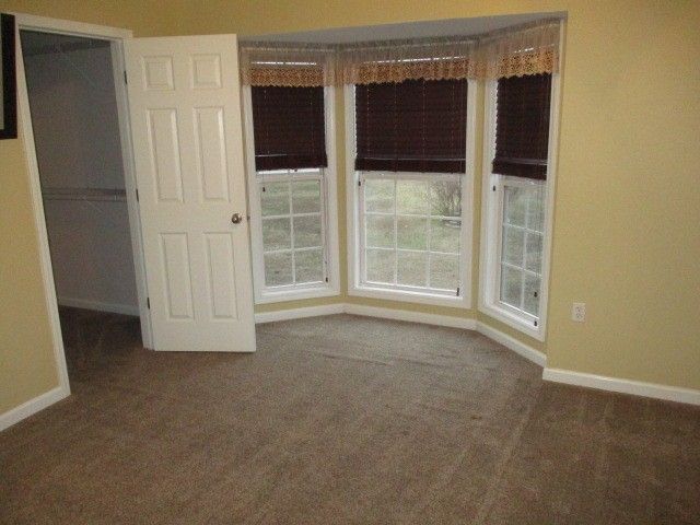 1200 Woodvale Dr, Gallatin, TN 37066