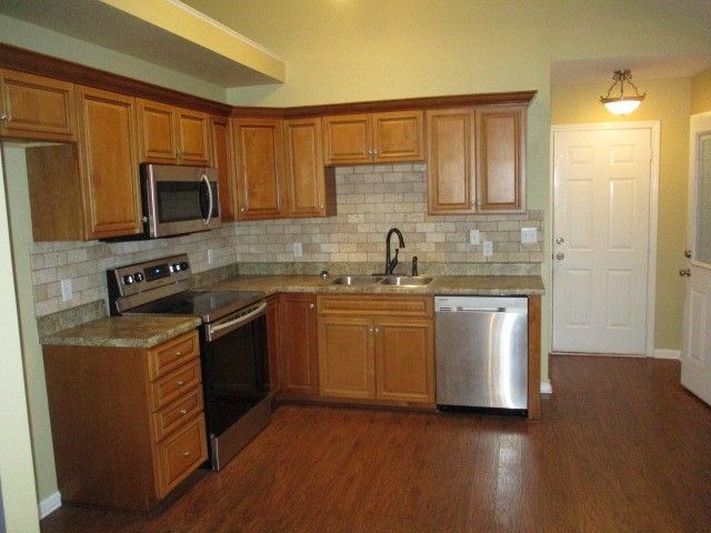 1200 Woodvale Dr, Gallatin, TN 37066