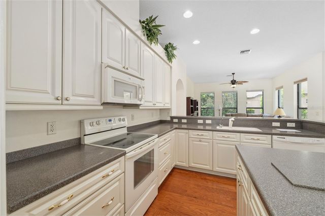 8061 WATERBURY WAY, Mount Dora, FL 32757