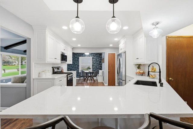 10653 Beacon Hill COURT, Franklin, WI 53132