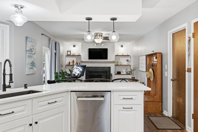 10653 Beacon Hill COURT, Franklin, WI 53132