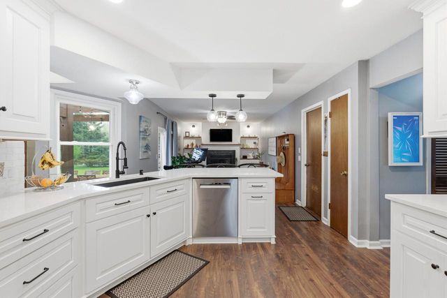 10653 Beacon Hill COURT, Franklin, WI 53132