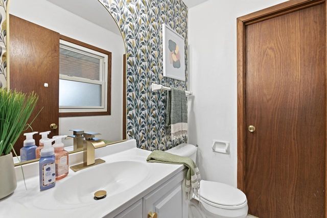 10653 Beacon Hill COURT, Franklin, WI 53132