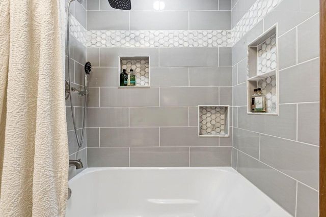 10653 Beacon Hill COURT, Franklin, WI 53132