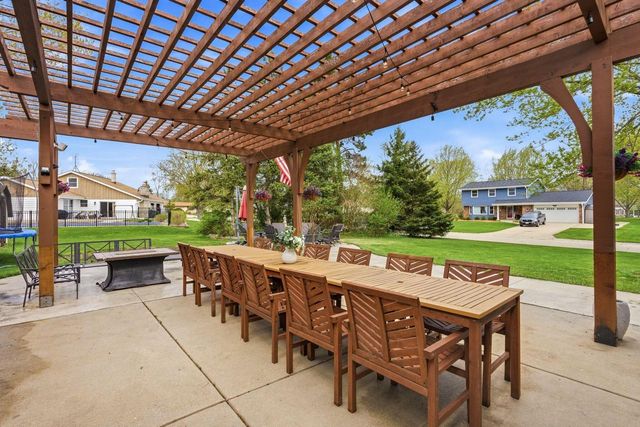 10653 Beacon Hill COURT, Franklin, WI 53132