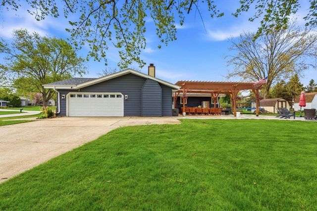 10653 Beacon Hill COURT, Franklin, WI 53132