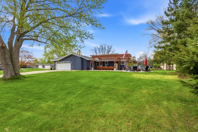 10653 Beacon Hill COURT, Franklin, WI 53132