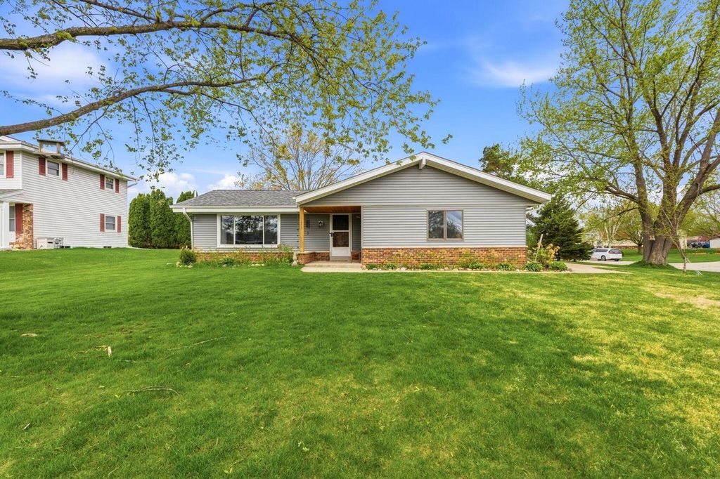 10653 Beacon Hill COURT, Franklin, WI 53132