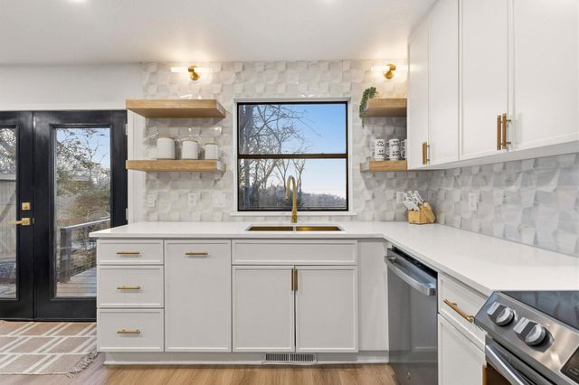 787 Lakeview Drive, Denison, TX 75020