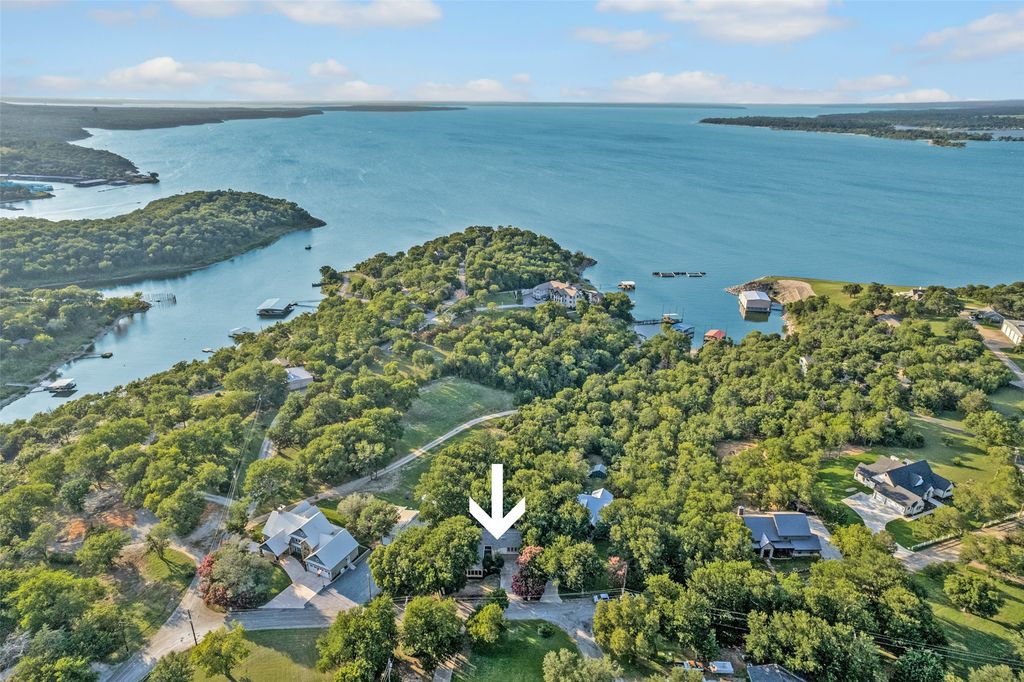 787 Lakeview Drive, Denison, TX 75020