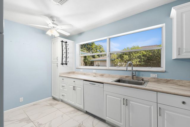 201 W Riverside Drive, Jupiter, FL 33469