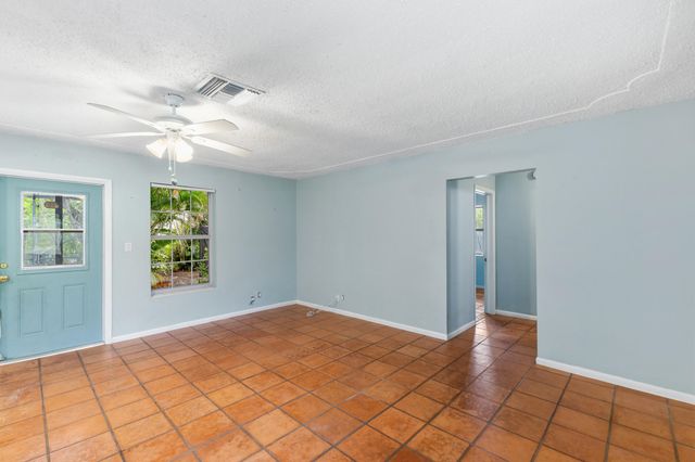 201 W Riverside Drive, Jupiter, FL 33469