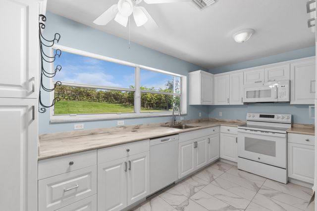 201 W Riverside Drive, Jupiter, FL 33469